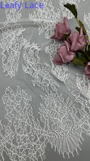 Primavera ed estate stagione 100% Nylon francese Chantilly filo pizzo con disegno floreale morbido mano-feel colore bianco per abito di moda