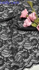 Stoffa di pizzo a tutta larghezza in nero, con eleganti motivi floreali e bordi a cerniera per abiti da donna di moda.