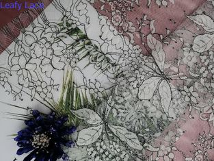 Tono - tessuto floreale dell'abito di Tone White Black French Chantilly
