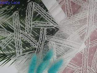 Tessuto bianco del ricamo di applique 3D per signora Garment Fabric Lace
