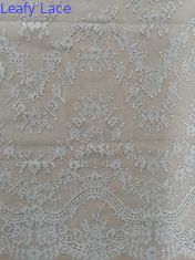 Il pettine di nylon 100% grigio del ciglio merletta il tessuto floreale del pizzo 3D