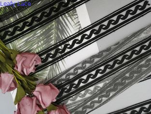 Tessuto ricamato nero geometrico lineare di nylon del pizzo