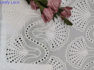 Cotone nuziale bianco 100% di Shell Pattern Embroidered Eyelet Fabric del pizzo