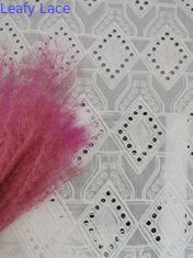 Tessuto del Broderie del cotone di Diamond Pattern Lace Eyelet White