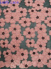 Il laser ha tagliato la maglia floreale del tessuto del ricamo di applique del pizzo