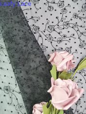 L'immaginazione Tulle si è affollata il tessuto ricamato del fiore del nero del tessuto del pizzo