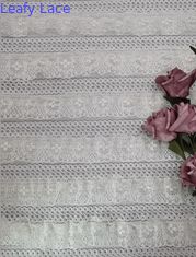 il vestito da sposa bianco dal tessuto del pizzo del ricamo merletta il tessuto francese del pizzo