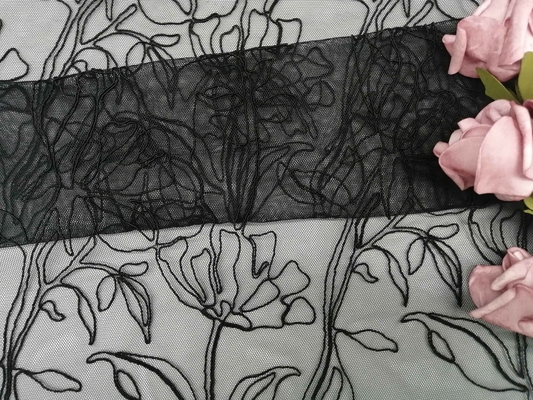Il modello floreale legato con corde nero ricamato merletta la larghezza del tessuto 129cm