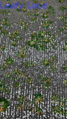 Stoffa ricamata a seghe eleva i tuoi disegni con eleganza e stile