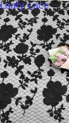 Modello floreale nero con corda ricamato tessuto a maglia di pizzo larghezza 129 cm per abiti da sposa