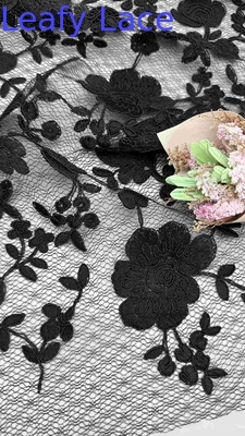 Modello floreale nero con corda ricamato tessuto a maglia di pizzo larghezza 129 cm per abiti da sposa