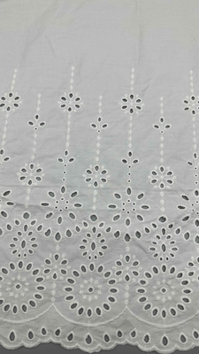 Bianco 100% di cotone laser fuori fiore ricamato tessuto di cotone dal cortile per abito donna di moda