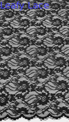 Stoffa di pizzo a tutta larghezza in nero, con eleganti motivi floreali e bordi a cerniera per abiti da donna di moda.