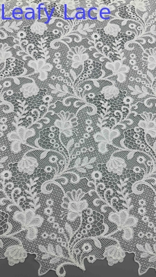 Tessuto ricamo chimico a larghezza completa con disegni floreali bianchi Tessuti a corda per abbigliamento femminile di moda