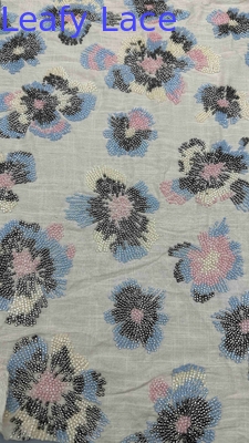 Tessuto ricamato a tutta larghezza con disegni floreali colorati con perline sul 100% di tessuto a terra di rayon per abiti da sera di moda