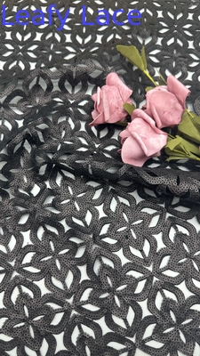 Tissu in metallo con ricamo per abiti da sposa.