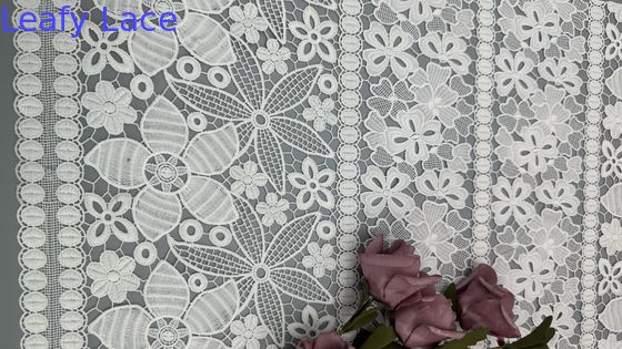 Tessuto di pizzo bianco a fiori ricamato Tessuto di occhiali morbido ed elegante per fare abiti