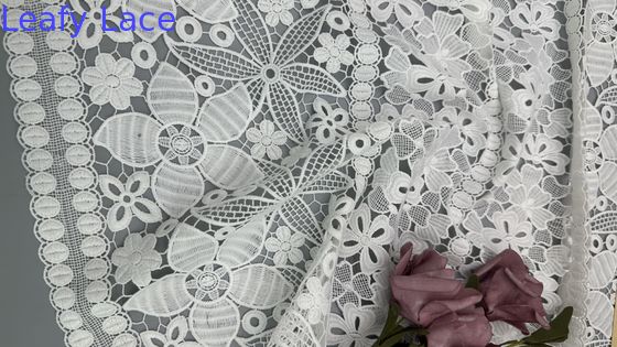 Tessuto di pizzo bianco a fiori ricamato Tessuto di occhiali morbido ed elegante per fare abiti