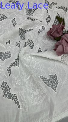 Tecnologia laser per abiti da sposa con tessuto di pizzo ricamato bianco.