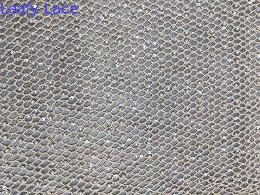 Tessuto ricamato con perle di maglia per eleganti abiti da cena di alta qualità