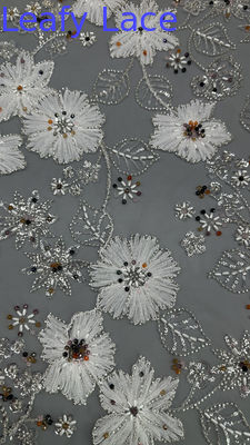 Tessuto con paillettes ricamate su rete a foglie con perline floreali per occasioni della cultura orientale