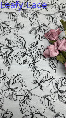 Tessuto di pizzo ricamato a fiori bianco e nero per donna