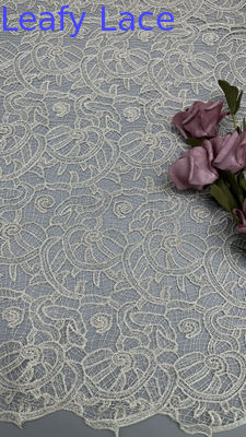 Tessuto in pizzo Chantilly francese 100% poliestere per abiti, vestiti, abiti da sposa bianchi traforati