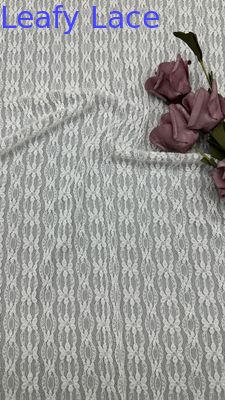 Tessuto ricamato in pizzo bianco con foglie Nuova collezione Motivi floreali barocchi per abiti regali e romantici