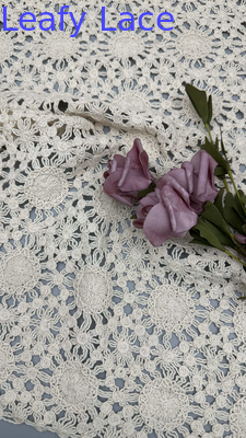 Tessuto in pizzo cordonato Sun Design Leafy con cerchi traforati per abiti da sera e abbigliamento estivo