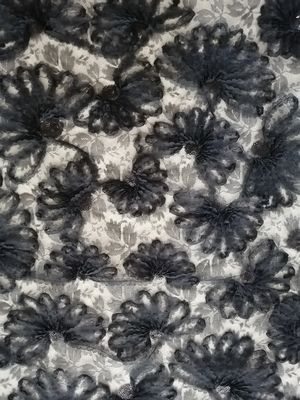 Il partito svuotato del ricamo merletta il tessuto nero di applique dello zecchino 3D