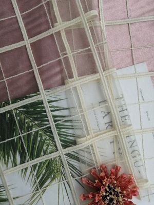Materiale bianco ricamato geometrico del pizzo del tessuto del pizzo per i vestiti
