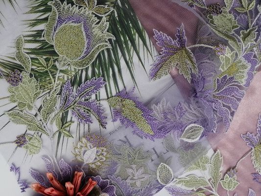 Tessuto ricamato colorato floreale del pizzo per l'indumento delle donne