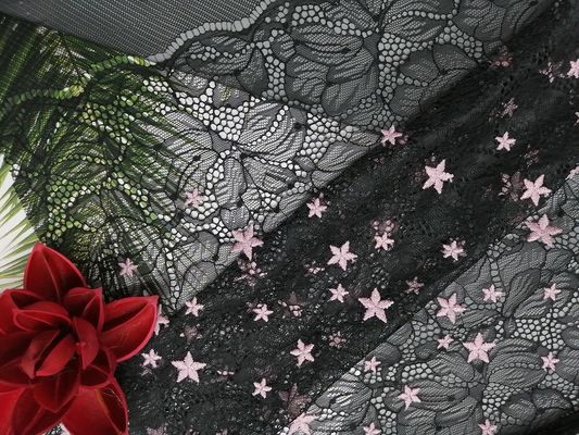 Tessuto netto del pizzo ricamato motivo a stelle rosa per signora Garment