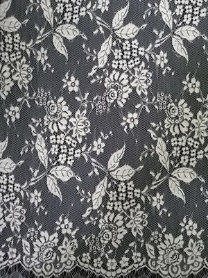 Tono - tessuto floreale dell'abito di Tone White Black French Chantilly