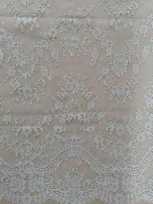 Il pettine di nylon 100% grigio del ciglio merletta il tessuto floreale del pizzo 3D