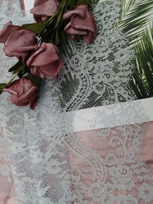 Il pettine di nylon 100% grigio del ciglio merletta il tessuto floreale del pizzo 3D
