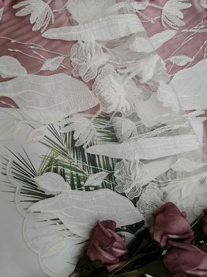 Il laser bianco ha tagliato il tessuto del pizzo del Cutwork del ricamo di applique di Tulle