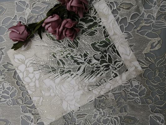 60 yarde di Lurex dell'avorio metallico dello zecchino del tessuto bianco del pizzo