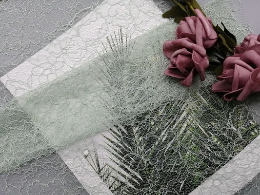 Il tessuto legato con corde 100% del pizzo del poliestere ha personalizzato il tessuto ricamato di colore