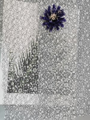 Disposizione nera bianca del pizzo del nylon del poliestere di due Tone Lace Fabric Tulle Embroidery
