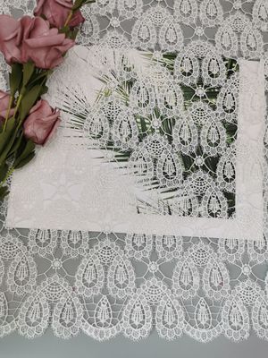 Pizzo chimico del vestito da sposa dal tessuto del pizzo all'uncinetto del ricamo del modello del cuore