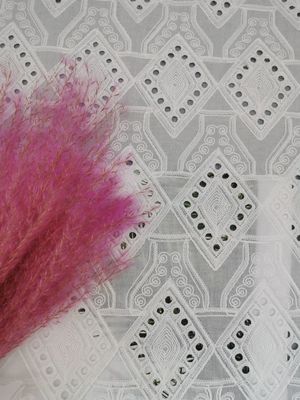 Tessuto del Broderie del cotone di Diamond Pattern Lace Eyelet White