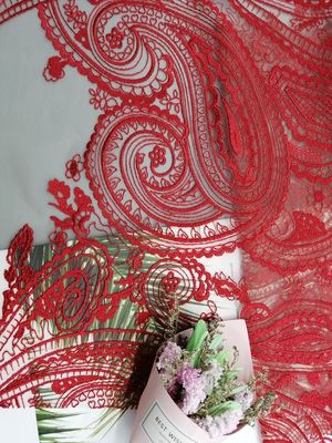 Tessuto rosso del pizzo di Tulle Mesh Bridal Dress Embroidery Paisley