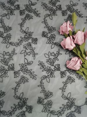 Ricamo legato con corde del fiore nero da ogni parte della maglia di Tulle dell'argento del tessuto del pizzo