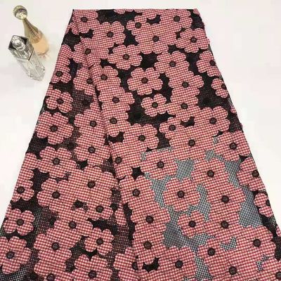 Il laser ha tagliato la maglia floreale del tessuto del ricamo di applique del pizzo