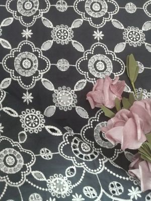 Pizzo ricamato tribale di colore di contrasto del tessuto dell'occhiello per signora Garment