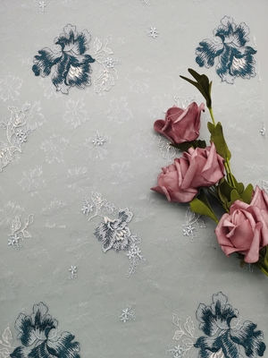 Signora colorata Garment di Mesh Embroidered Lace Fabric For
