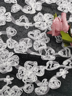 Applique del tessuto del pizzo ricamato fiore nero bianco di colore di contrasto