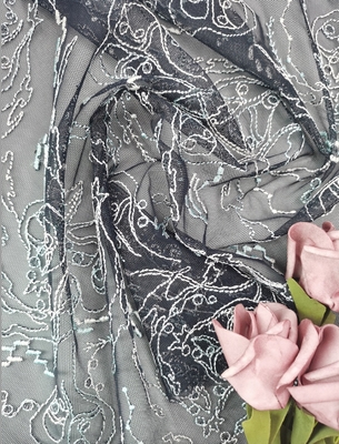 Disposizione del pizzo del tessuto di Dot Tulle Embroidered Polyester Lace per il velo di nozze