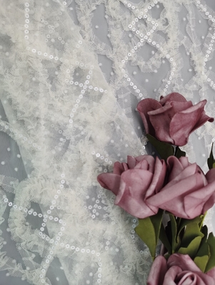 lo zecchino del fiore 3D ha ricamato il tessuto netto nuziale del pizzo di Tulle del tessuto con lo zecchino